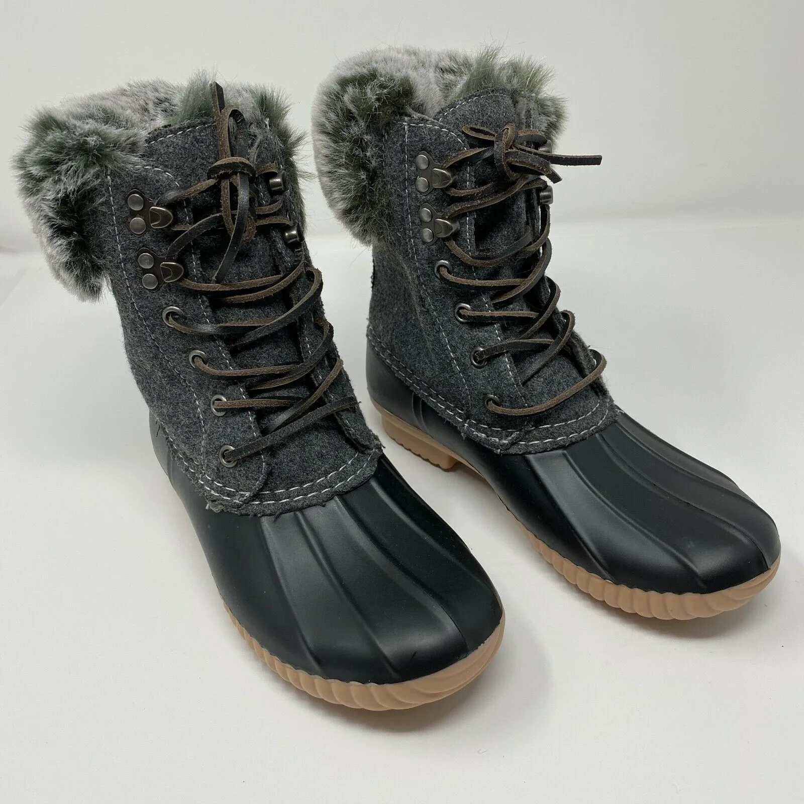 Brand new Report Ursela Black & Grey Lace Up Ultra Soft Faux Fur Duck Boots Women's Size 7! Retails $93 