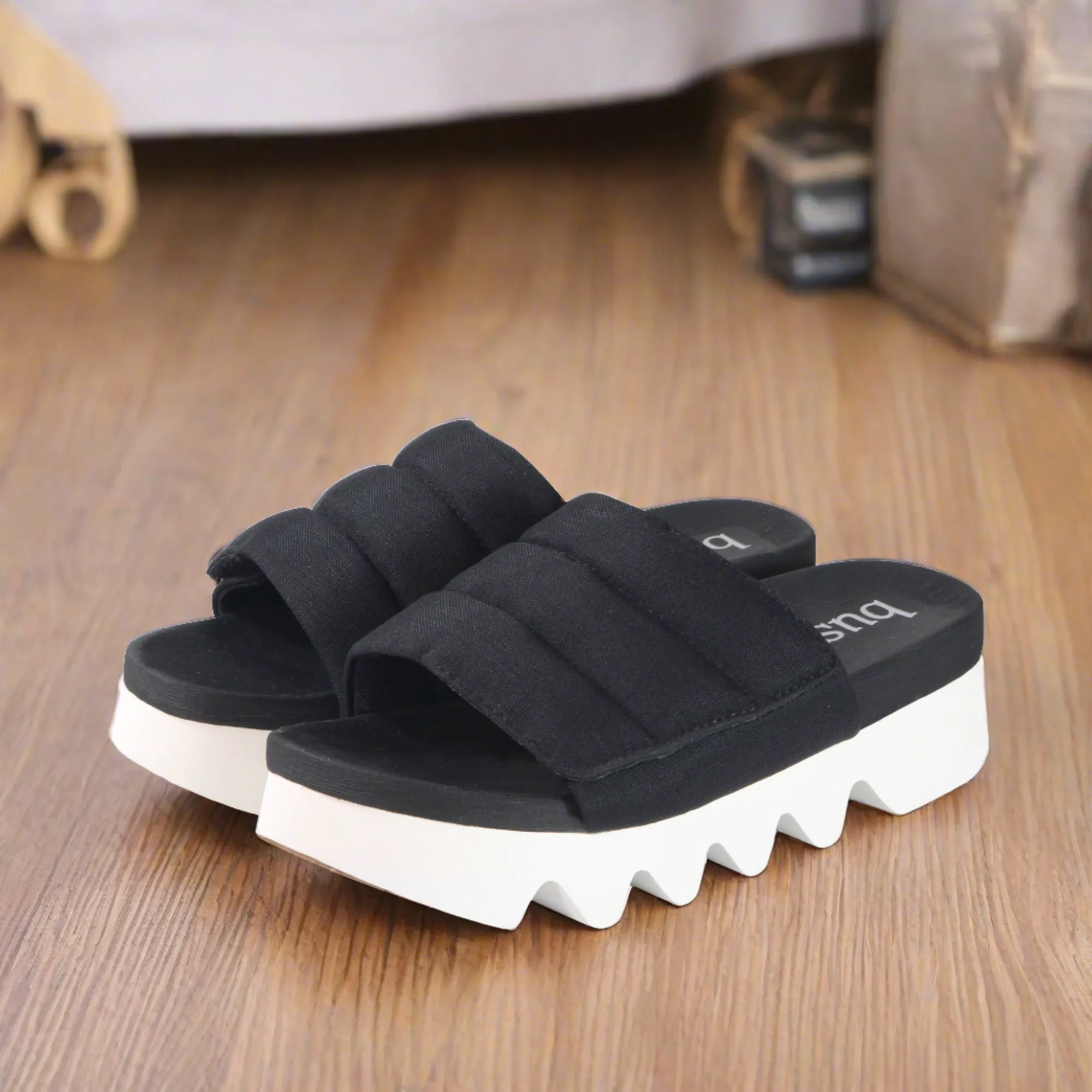 Capri Adjustable Slide Sandals (Nero)