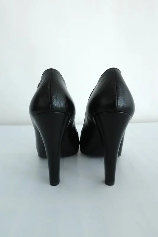 Chanel Cap Toe Pumps Black Leather & Patent Size 39.5 Pointed Toe Heel