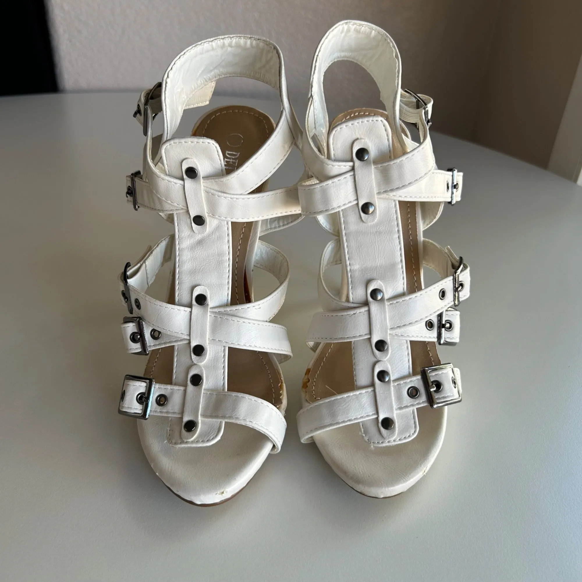 Delicacy "Roslyn" White Open Toes Strappy Buckles Stiletto Heels Women's Size 7
