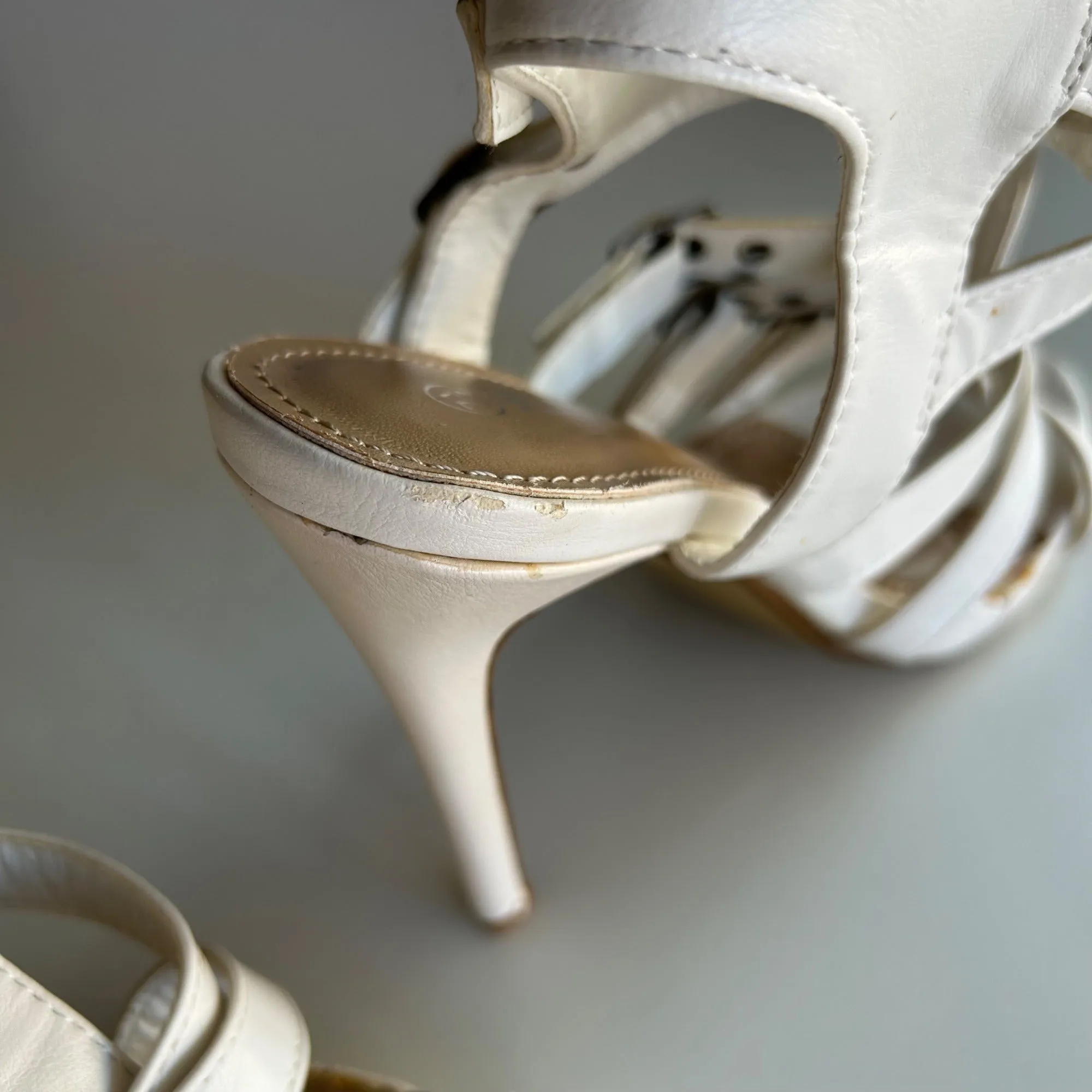 Delicacy "Roslyn" White Open Toes Strappy Buckles Stiletto Heels Women's Size 7