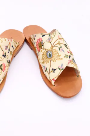 EMBROIDERED SANDALS DAISY