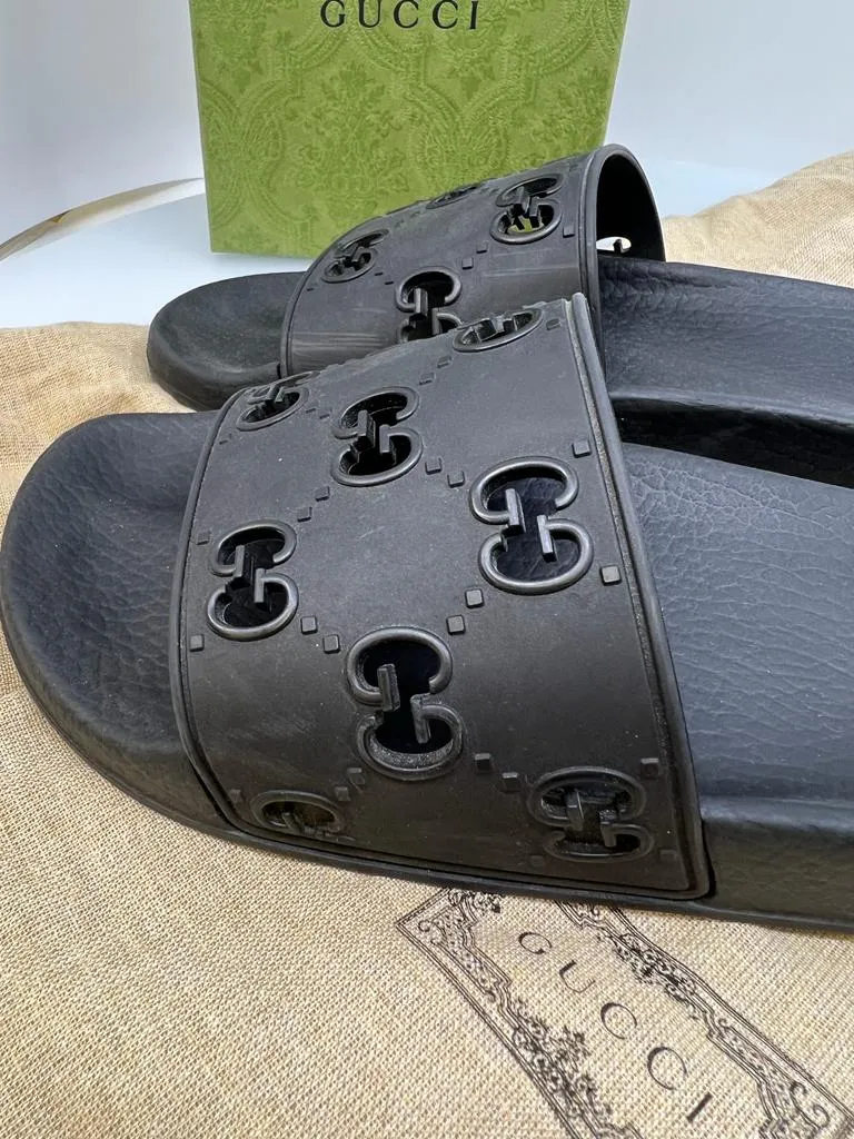 GUCCI GG RUBBER SLIDE SANDALS