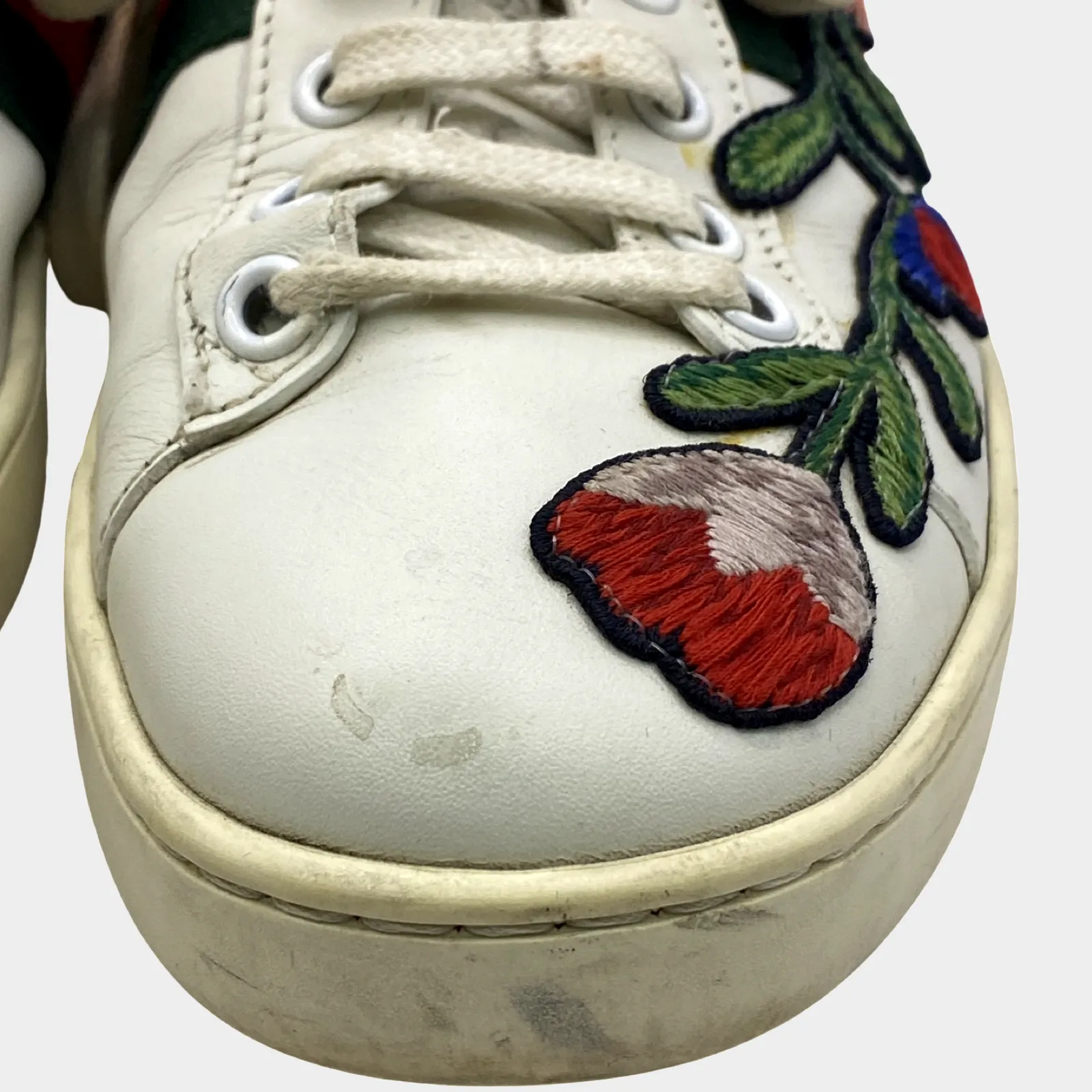 Gucci women's white leather Ace sneakers with flower embroidery