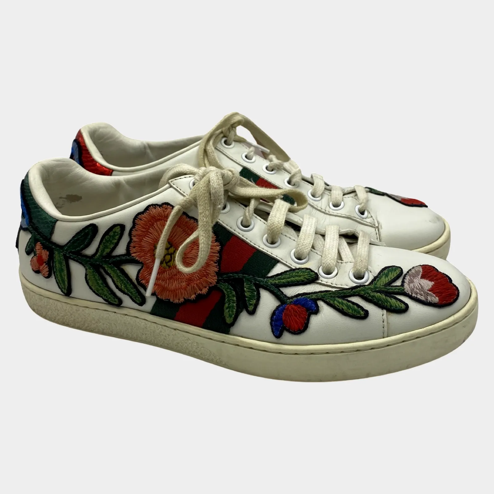Gucci women's white leather Ace sneakers with flower embroidery