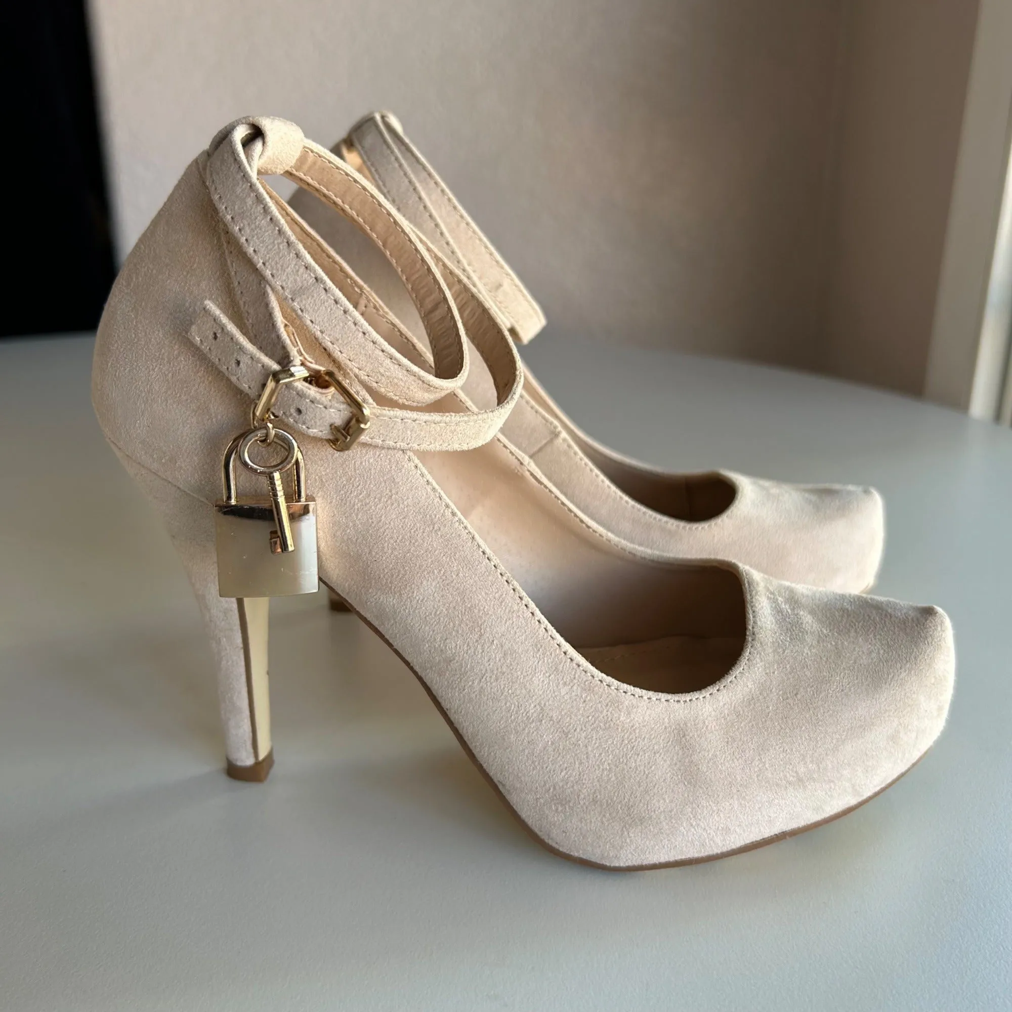 Just Fab "Repunzel" Nude Tan Closed Toe Pumps, 4" Heels Women's Size 6.5