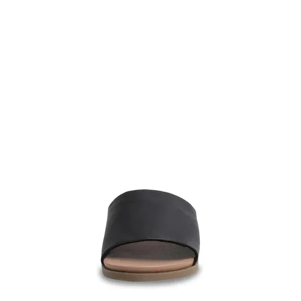 Karolyn Flat Sandal - Steve Madden