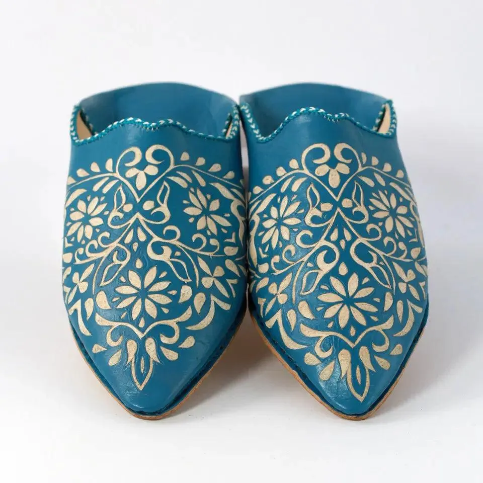 Leather slipper engraved with patterns