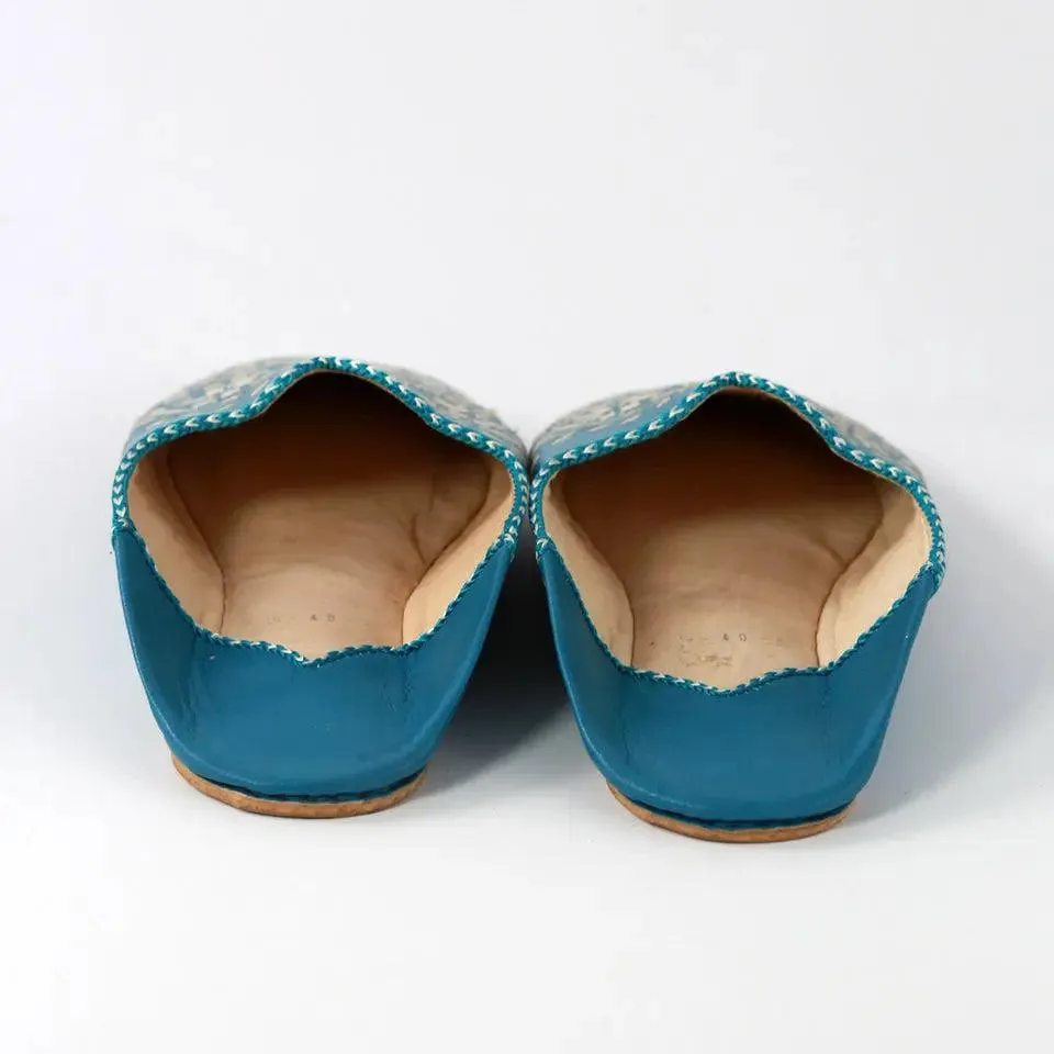 Leather slipper engraved with patterns