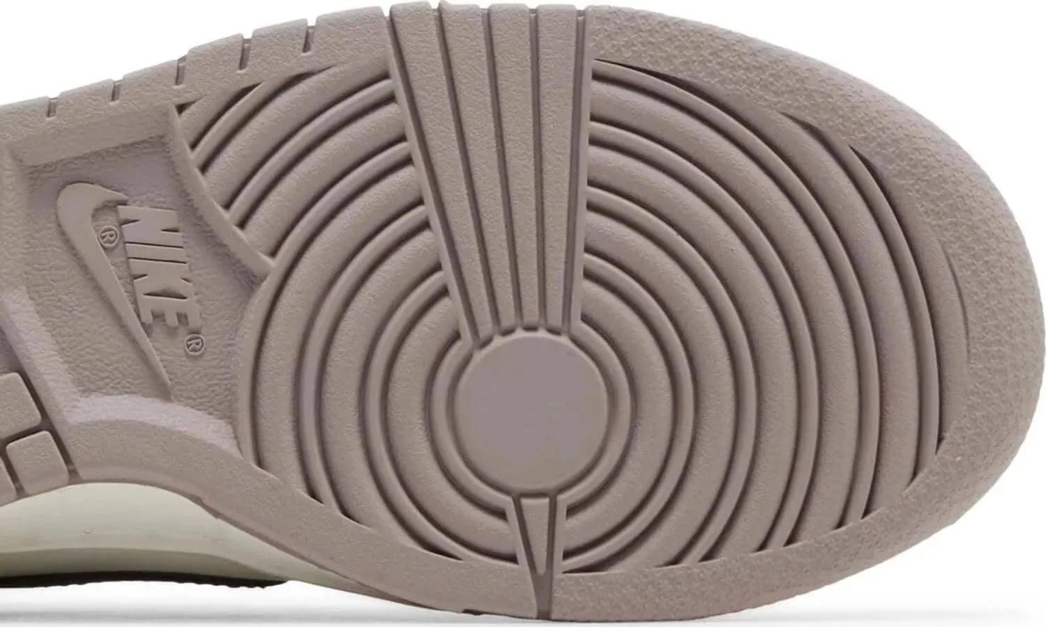 Nike Dunk Low 'Diffused Taupe' (W)