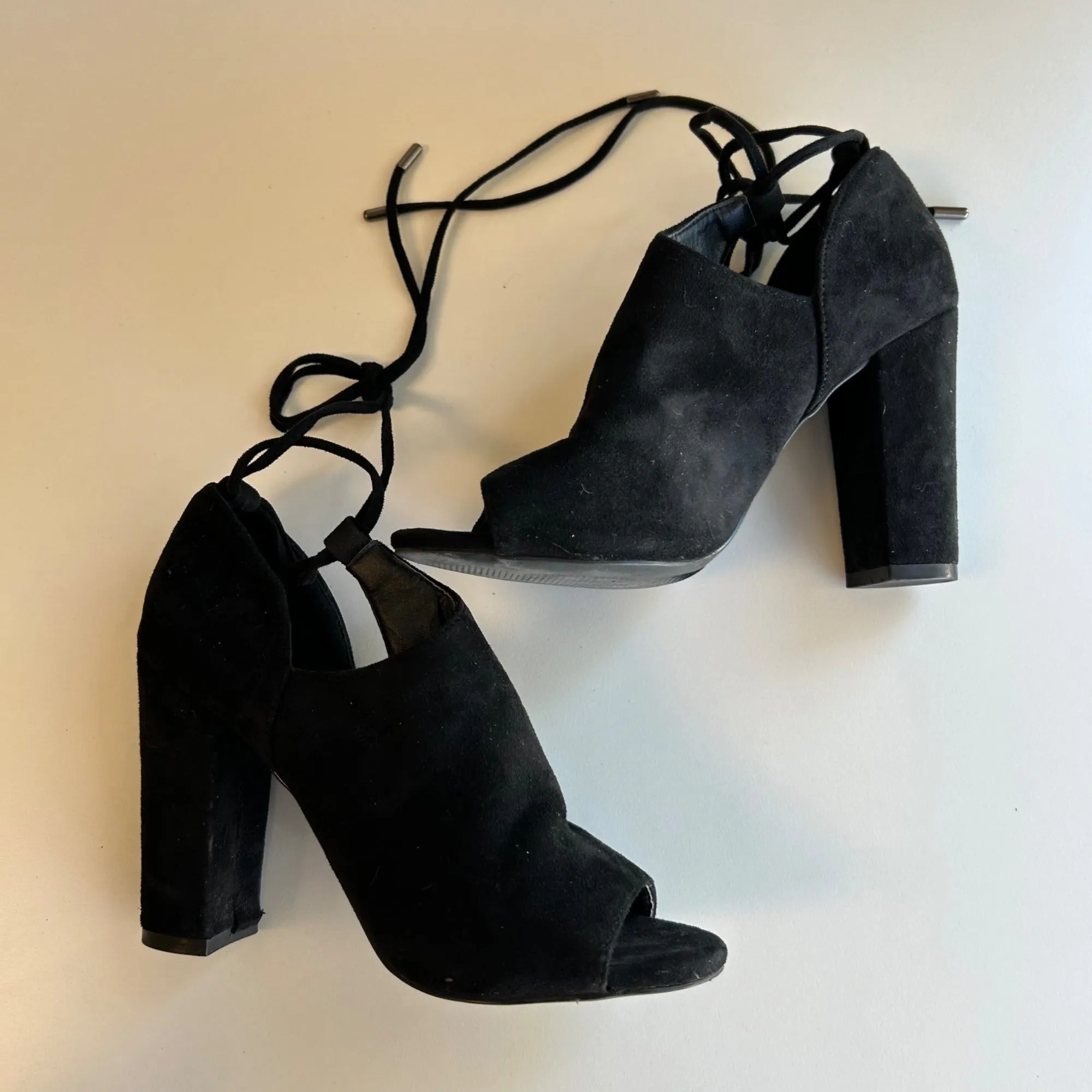 Olivia Ferguson Women's 6.5 Black Lace Up Side Cutout Block Heel Ankle Booties