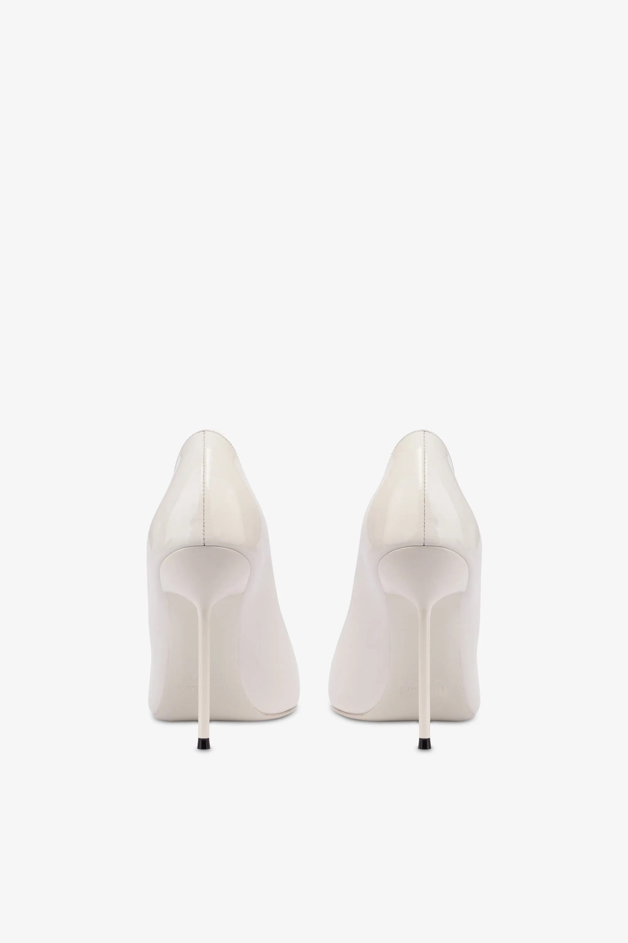 Pumps in white patent leather
