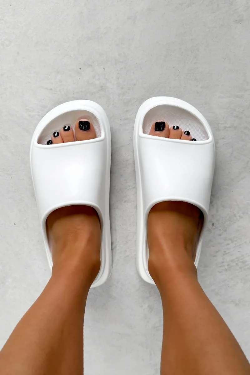 RUNNER Chunky Platform Sliders - White