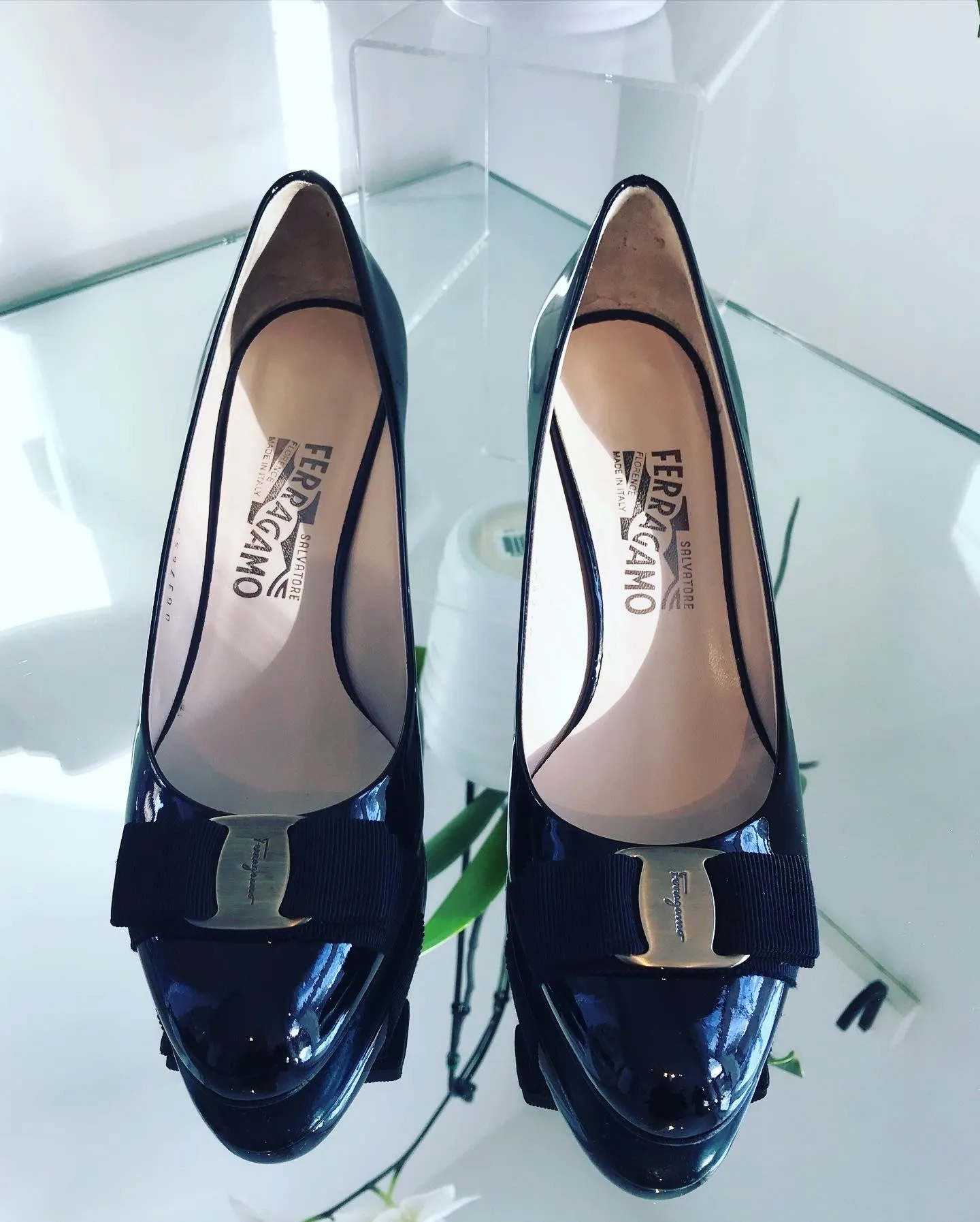 SALVATORE FERRAGAMO Vara Bow Mid-heel Pumps