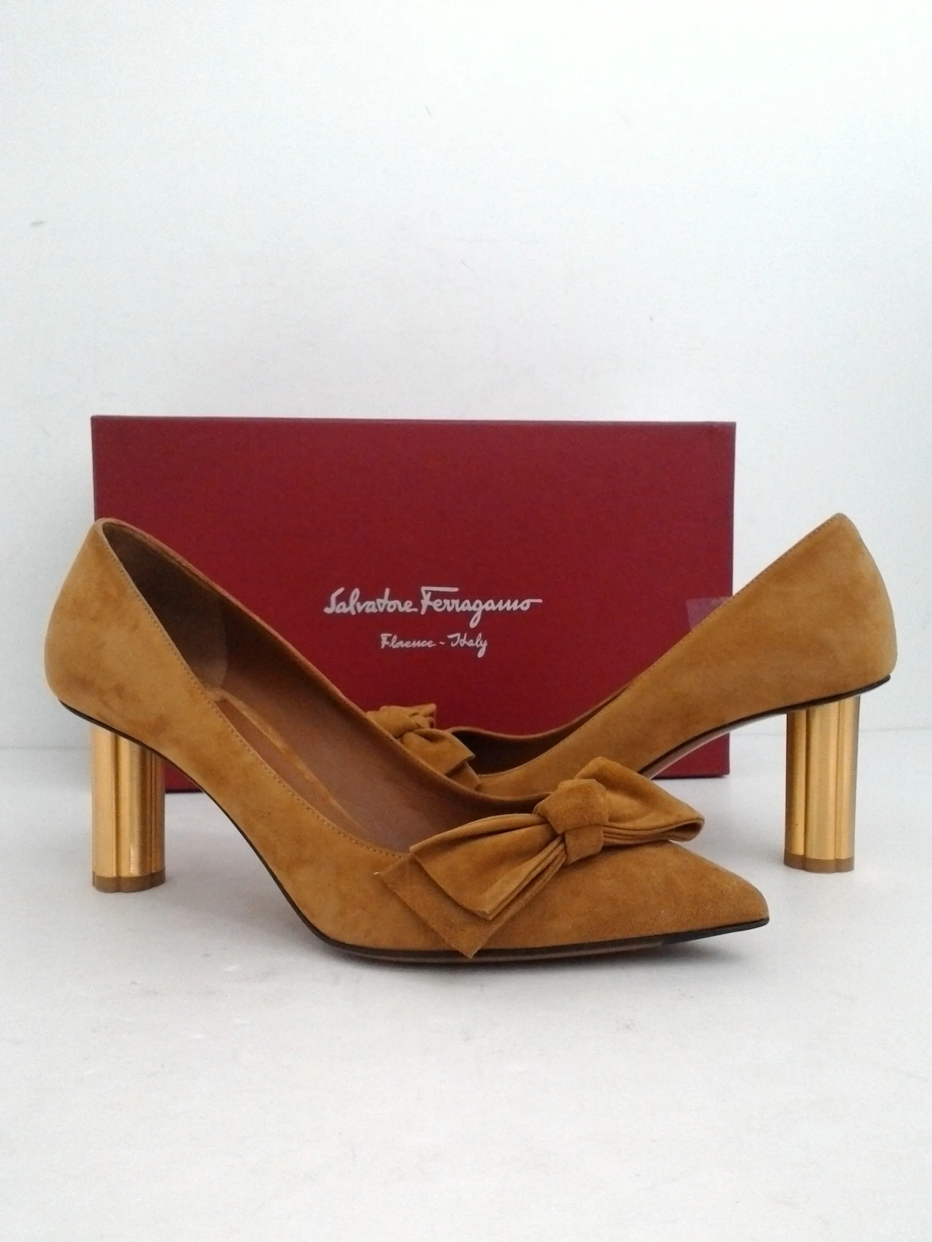 Salvatore Ferragamo Women's  Garlate Viscuna Suede Size 7.5 B