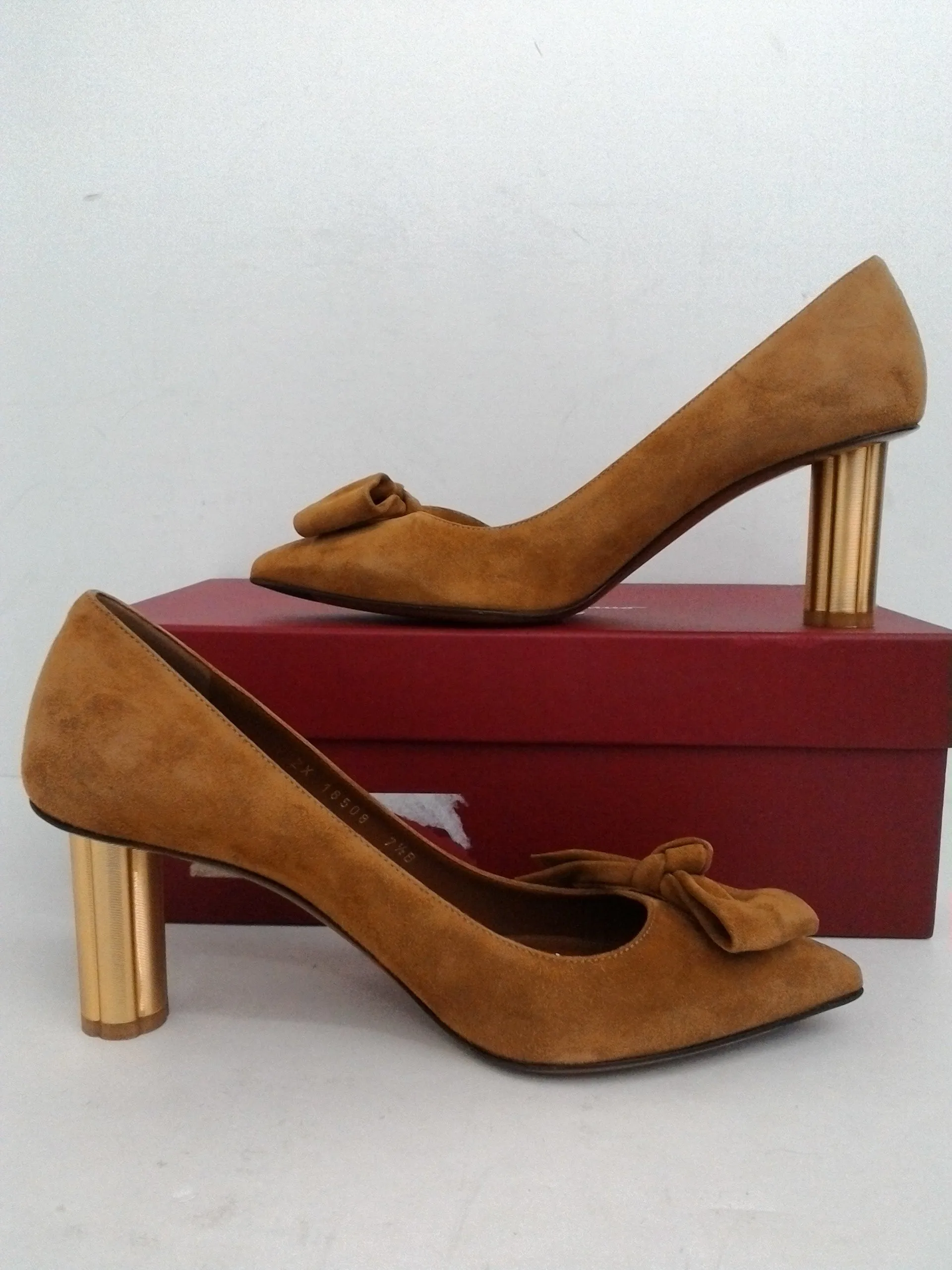 Salvatore Ferragamo Women's  Garlate Viscuna Suede Size 7.5 B