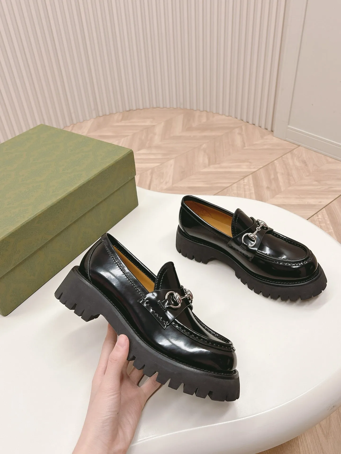 SE1511 GUCCI Women's loafer with Horsebit / Size5-11