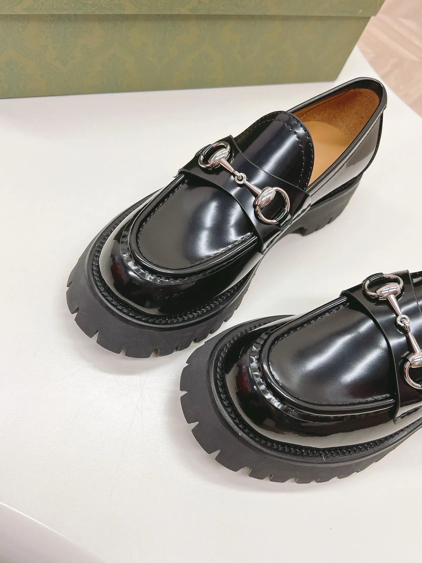 SE1511 GUCCI Women's loafer with Horsebit / Size5-11