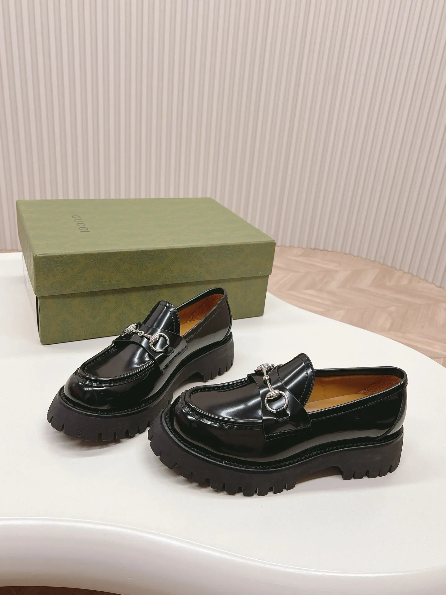 SE1511 GUCCI Women's loafer with Horsebit / Size5-11