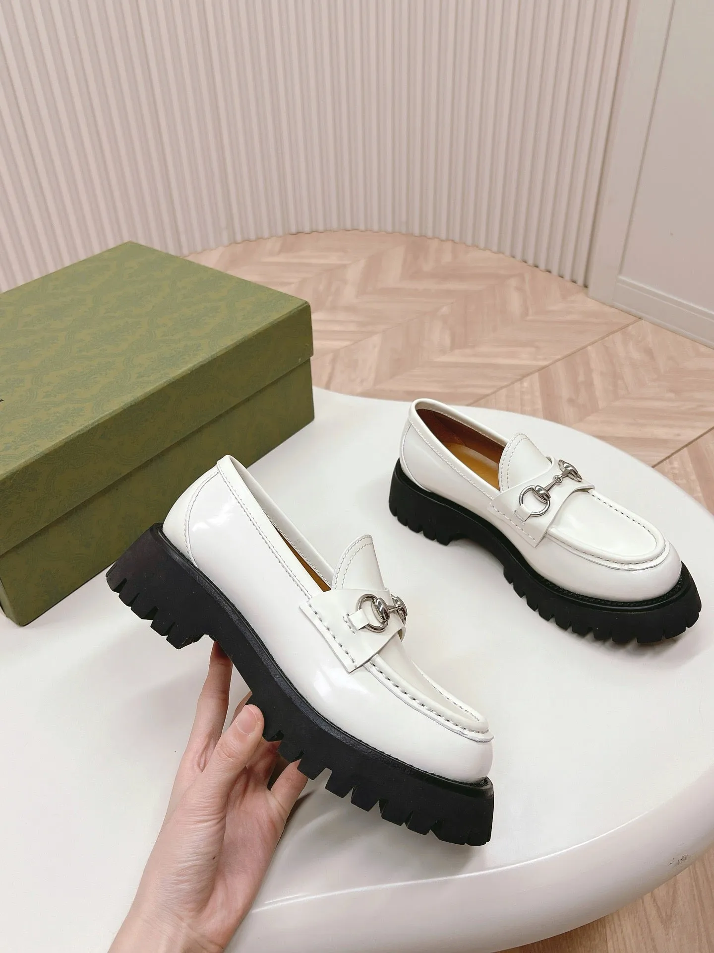 SE1511 GUCCI Women's loafer with Horsebit / Size5-11