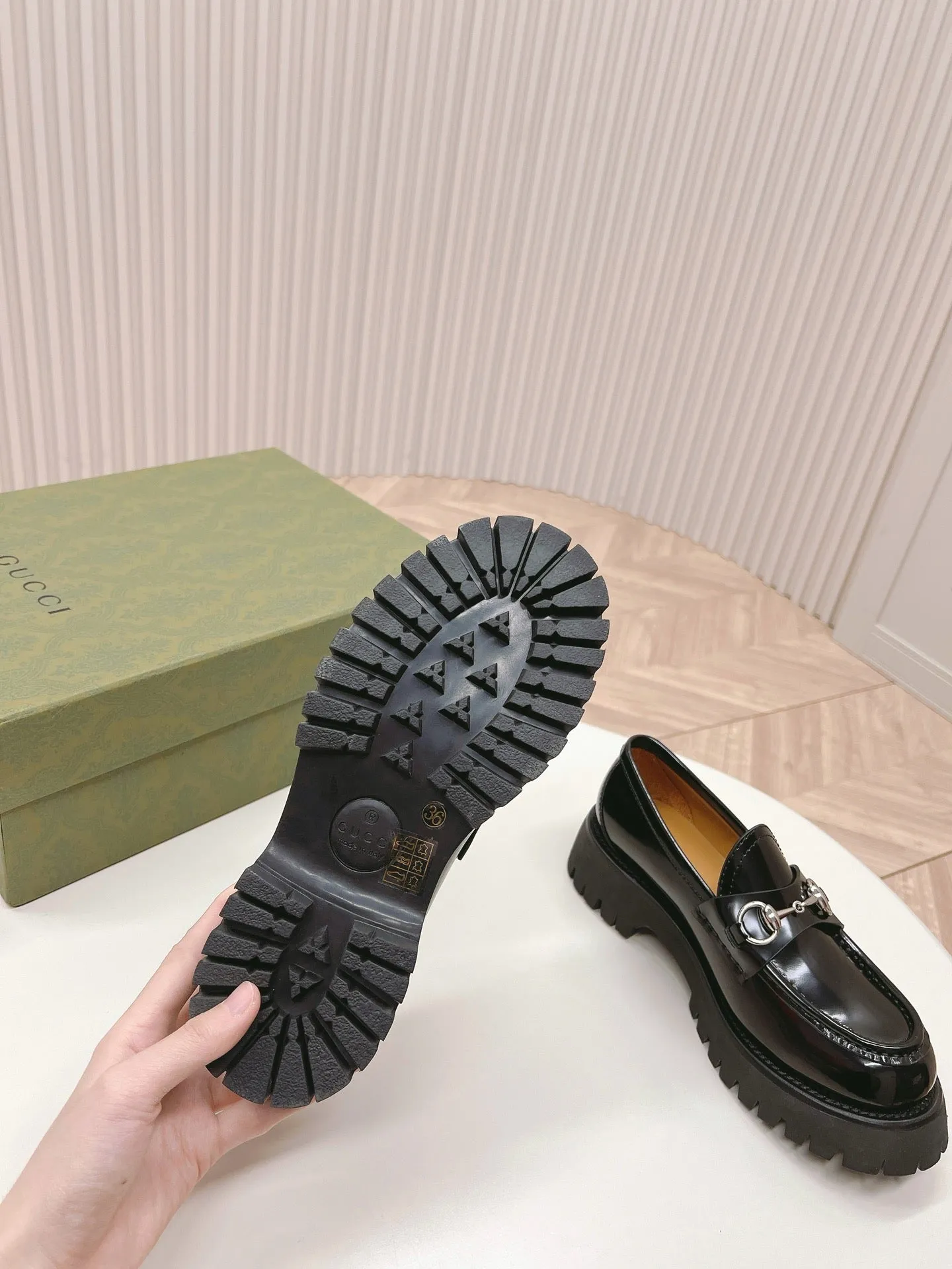 SE1511 GUCCI Women's loafer with Horsebit / Size5-11