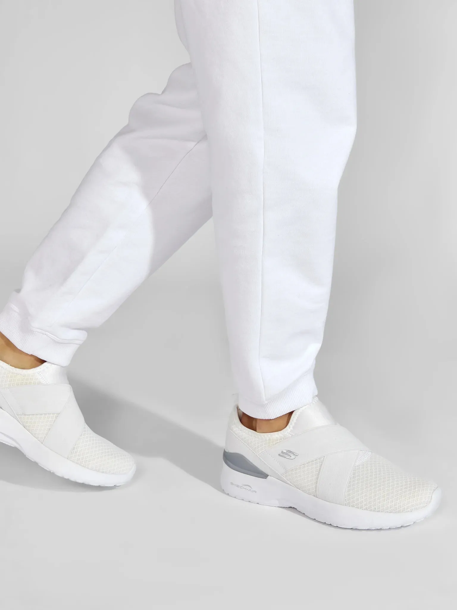 SKECHERS Air Dynamight - East Call
