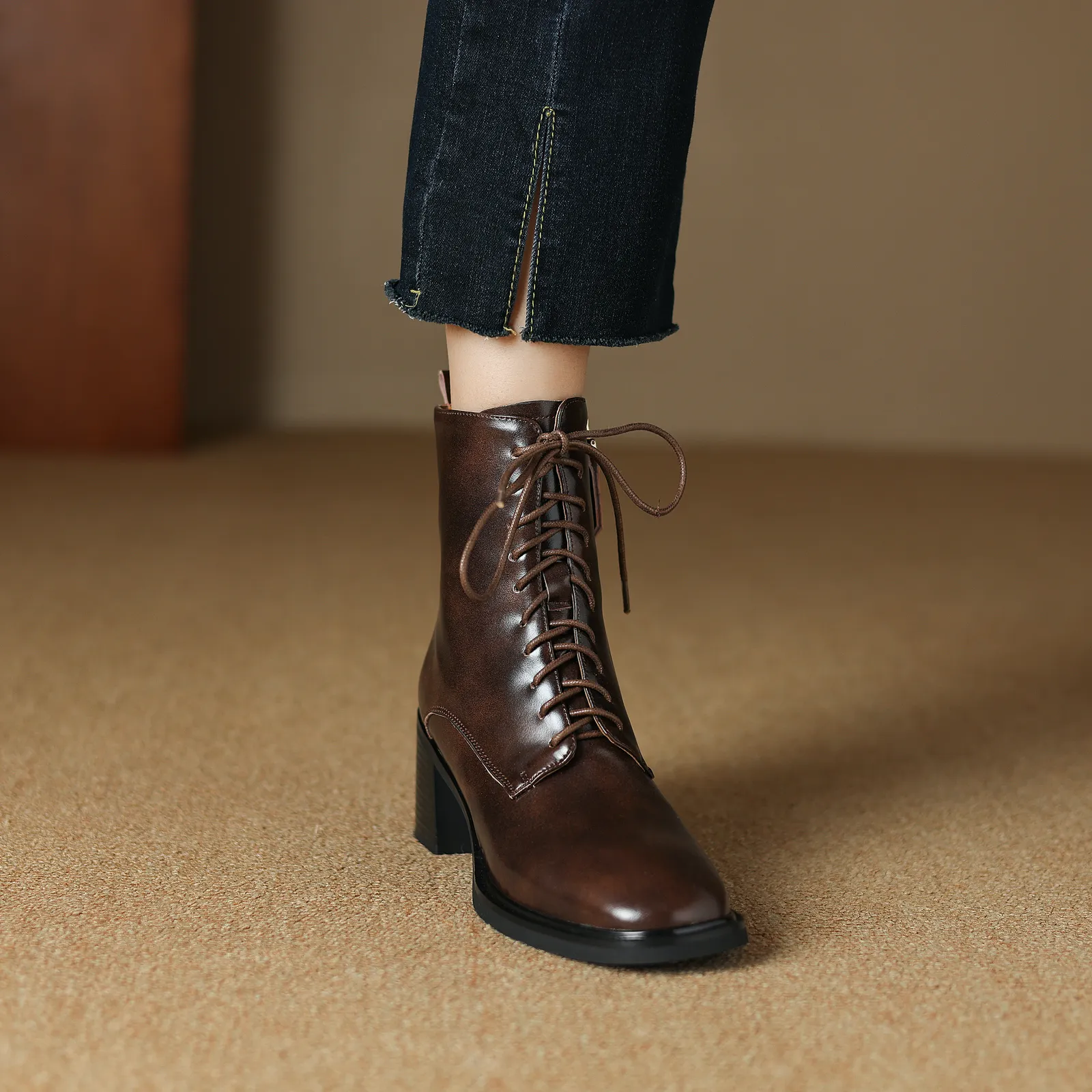 USS Shoes Sandy Women's Leather Lace Up Boots