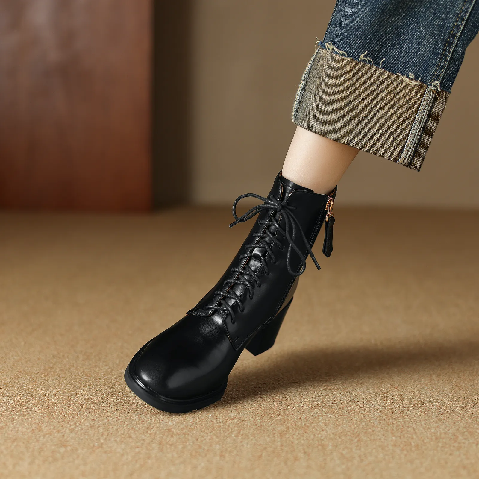 USS Shoes Sandy Women's Leather Lace Up Boots