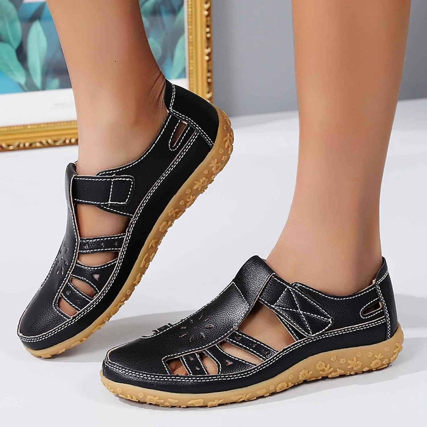 Women's Summer Sandals Breathable Perforated Casual Shoes Comfortable Flat Footbed Fashionable Closed Toe Beach Walking