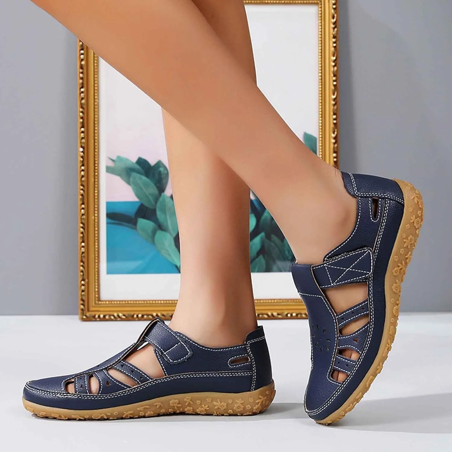 Women's Summer Sandals Breathable Perforated Casual Shoes Comfortable Flat Footbed Fashionable Closed Toe Beach Walking