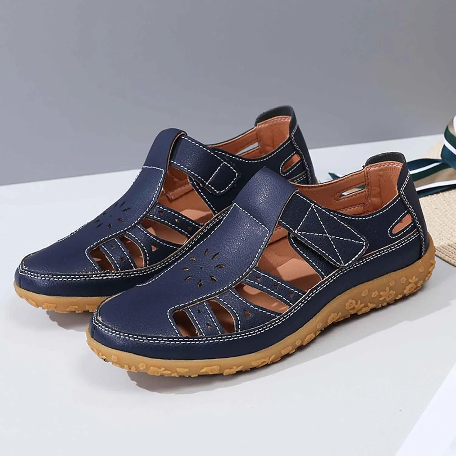 Women's Summer Sandals Breathable Perforated Casual Shoes Comfortable Flat Footbed Fashionable Closed Toe Beach Walking