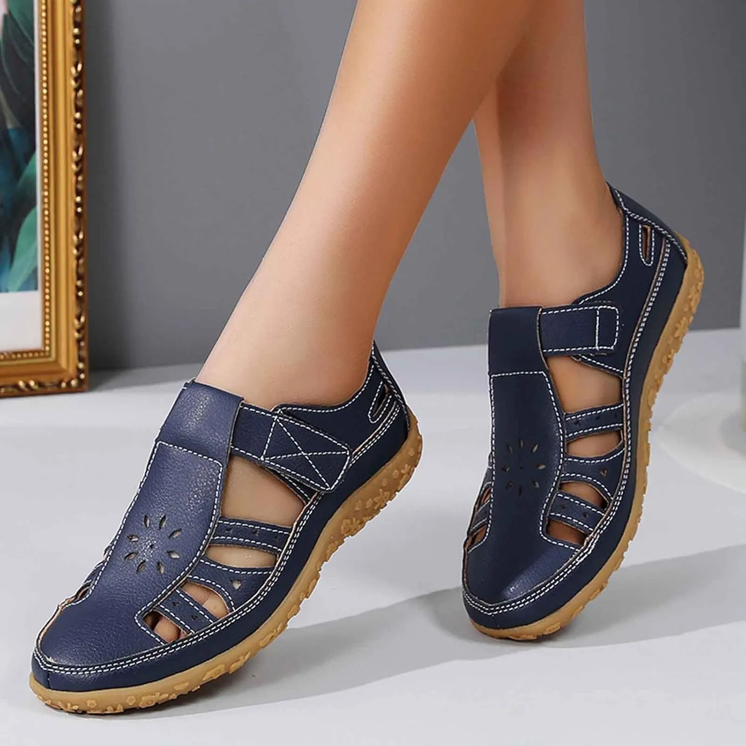 Women's Summer Sandals Breathable Perforated Casual Shoes Comfortable Flat Footbed Fashionable Closed Toe Beach Walking