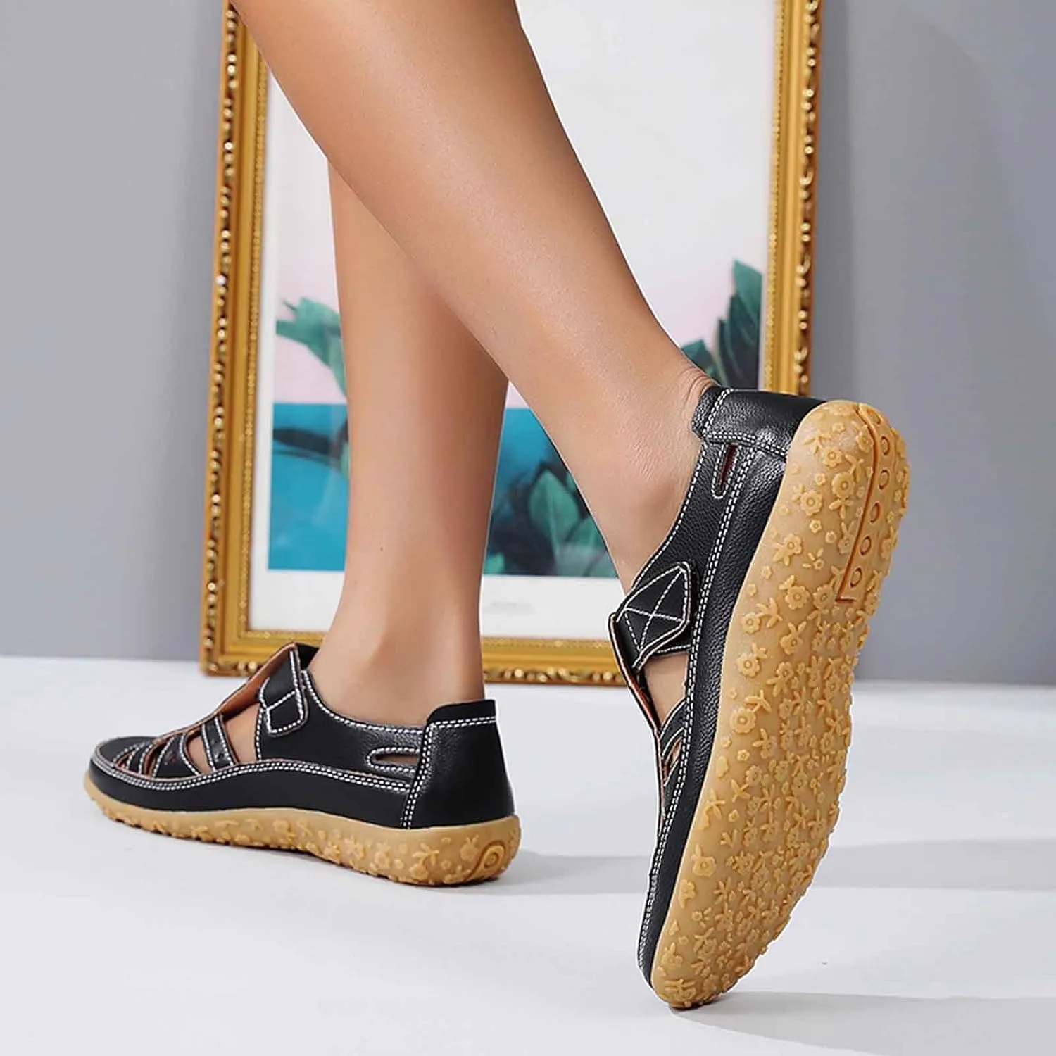 Women's Summer Sandals Breathable Perforated Casual Shoes Comfortable Flat Footbed Fashionable Closed Toe Beach Walking